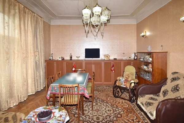 Թումանյան և Սարյան փողոցների Խաչմերուկում