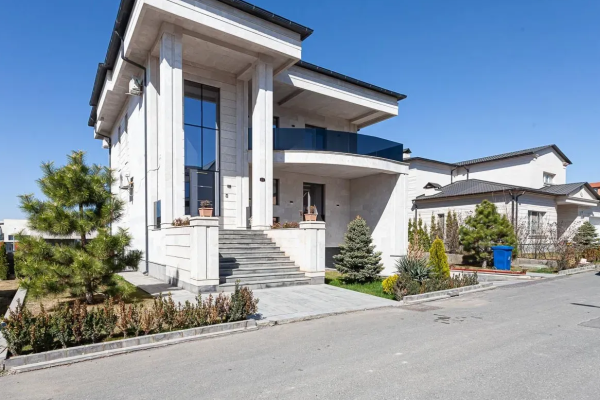 Բազումի Փողոց, Վահագնի Թաղամաս