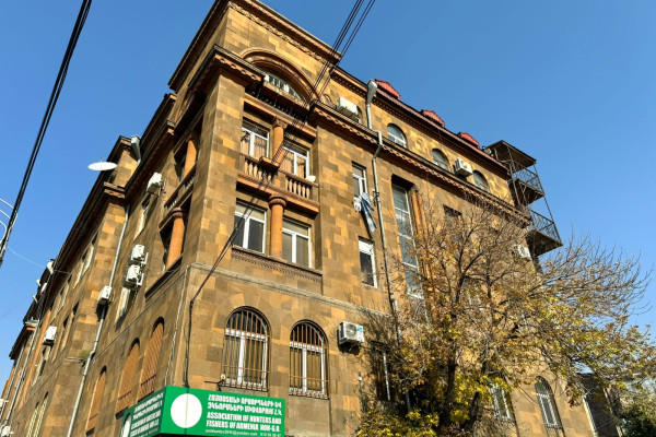 Մաշտոցի պողոտայում