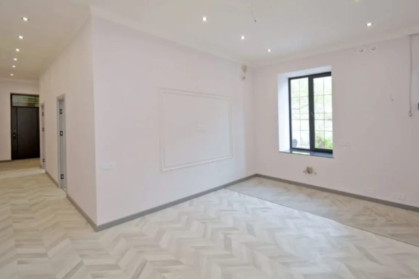 Կենտրոն, Պարոնյան փողոց