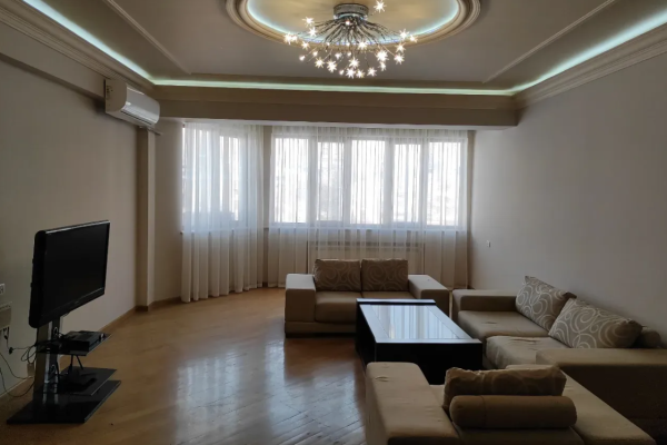 Լեռ Կամսարի Փողոց